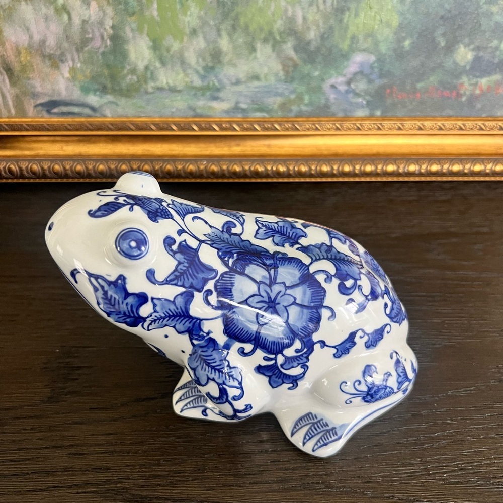 Vintage Delft style Chinoiserie Blue and White Ceramic Garden Frog Figurine